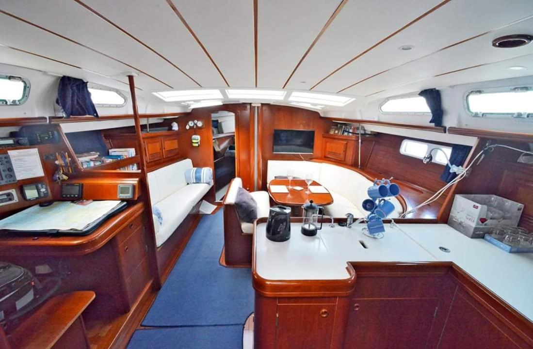 Luxury Yacht Stay "White Dove" Sleeps 6 Гібралтар Екстер'єр фото